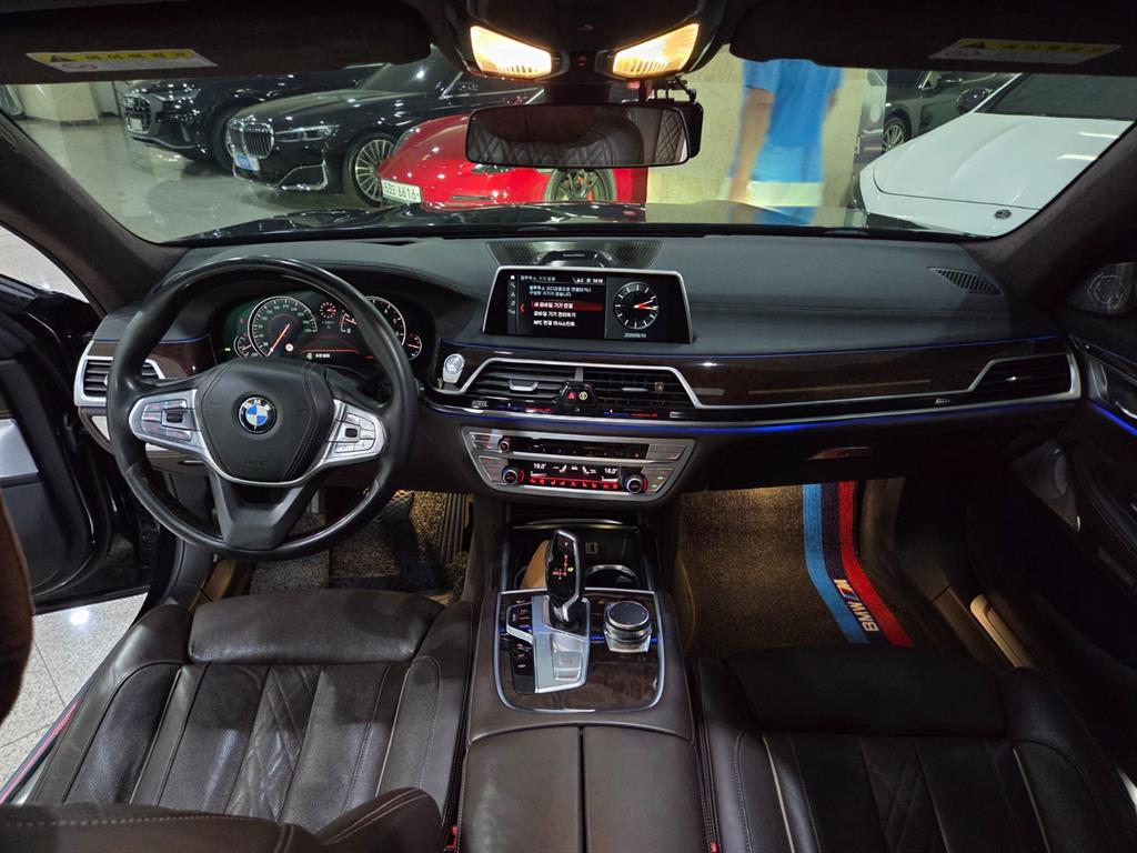 BMW 7 Series - Vista 8