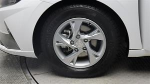 HYUNDAI Avante - Vista 10