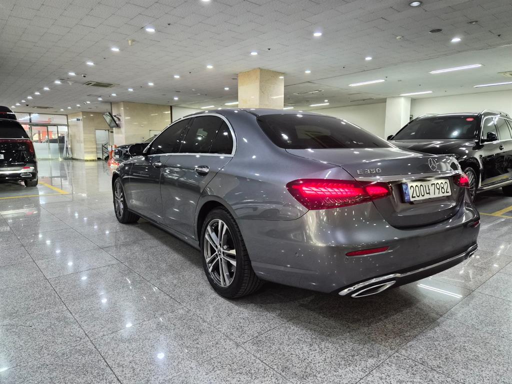 Mercedes Benz E class - Vista 3