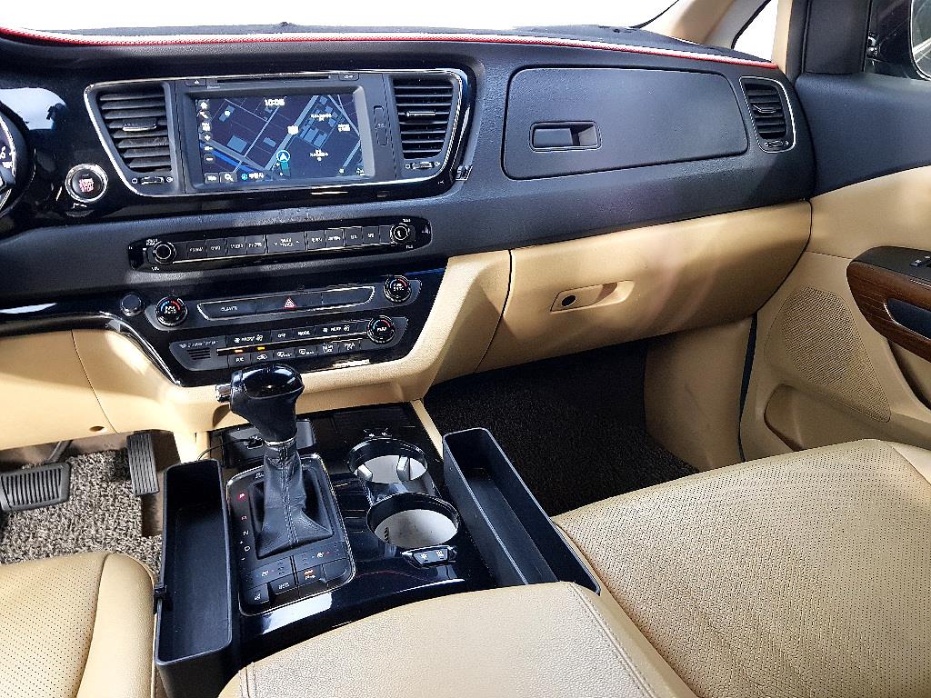 KIA Carnival - Vista 10