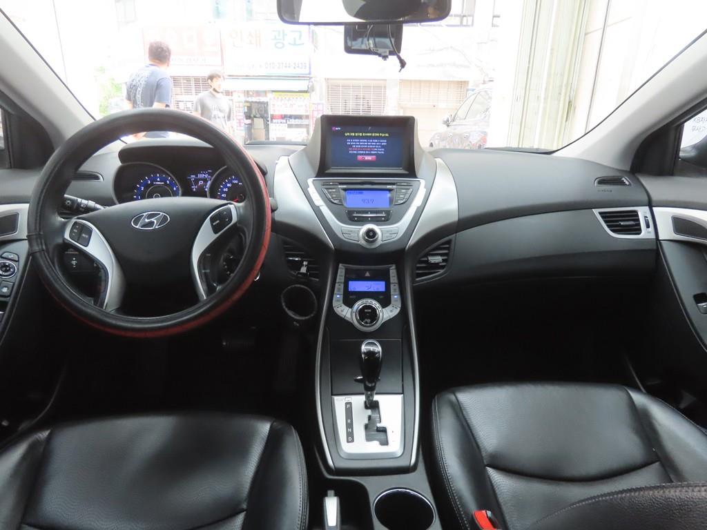 HYUNDAI Avante - Vista 7