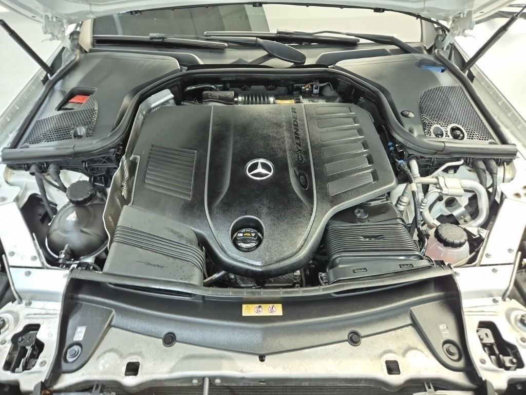 Mercedes Benz E class - Vista 5