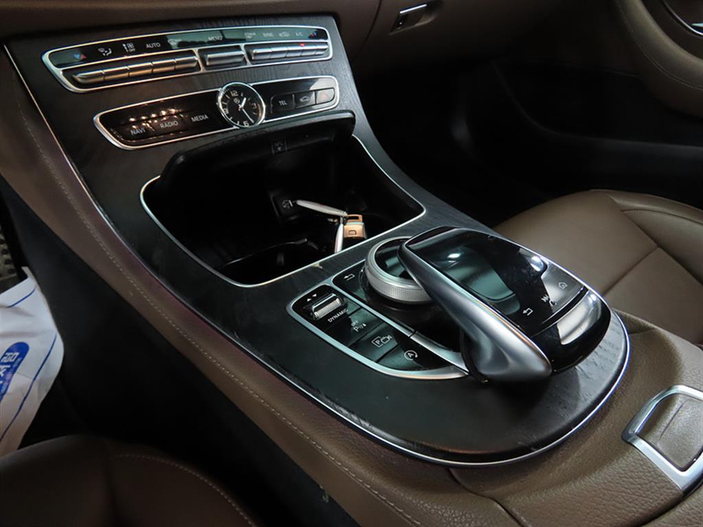 Mercedes Benz E class - Vista 12