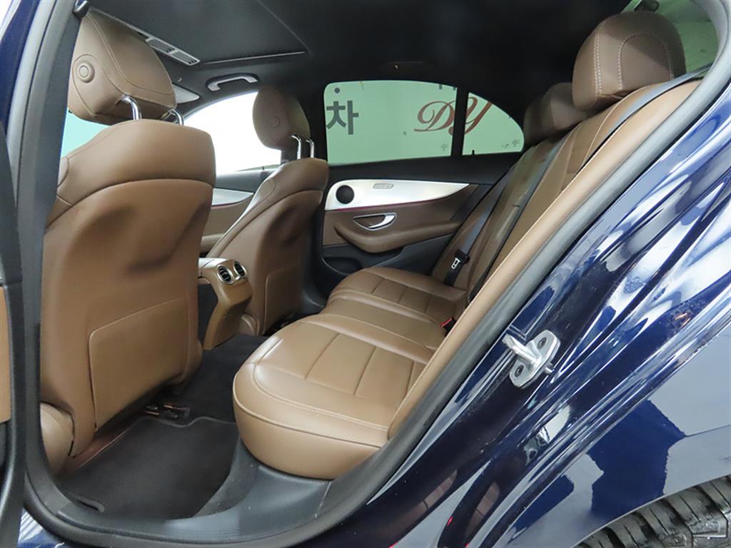Mercedes Benz E class - Vista 6