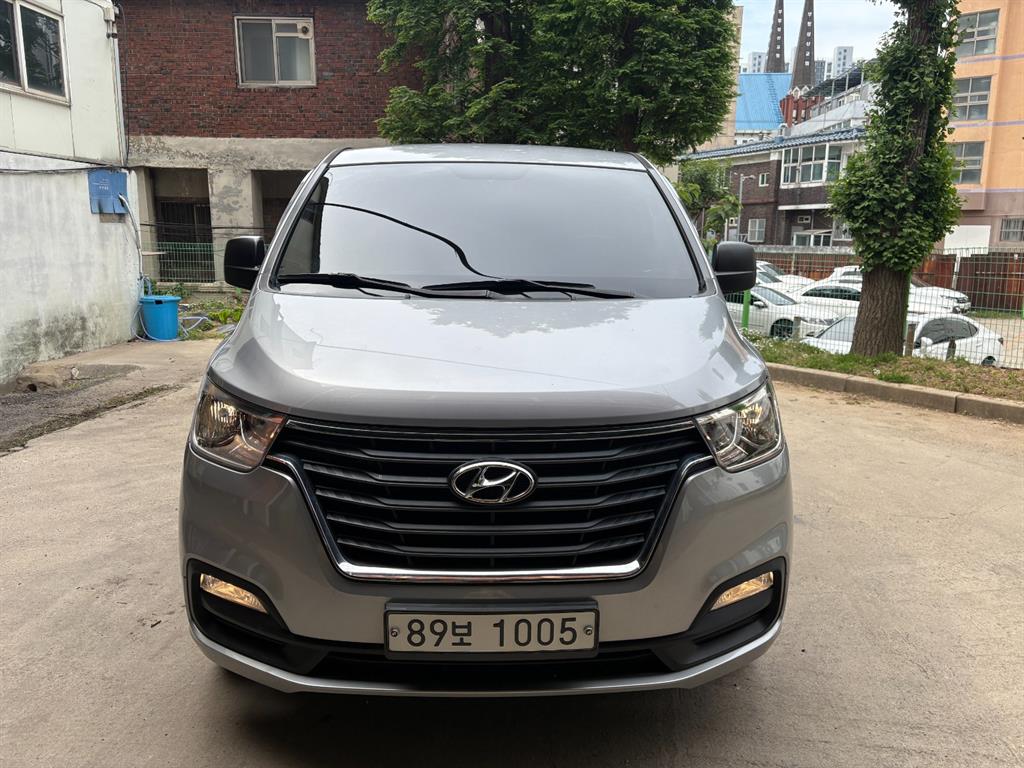 HYUNDAI Starex - Vista 3