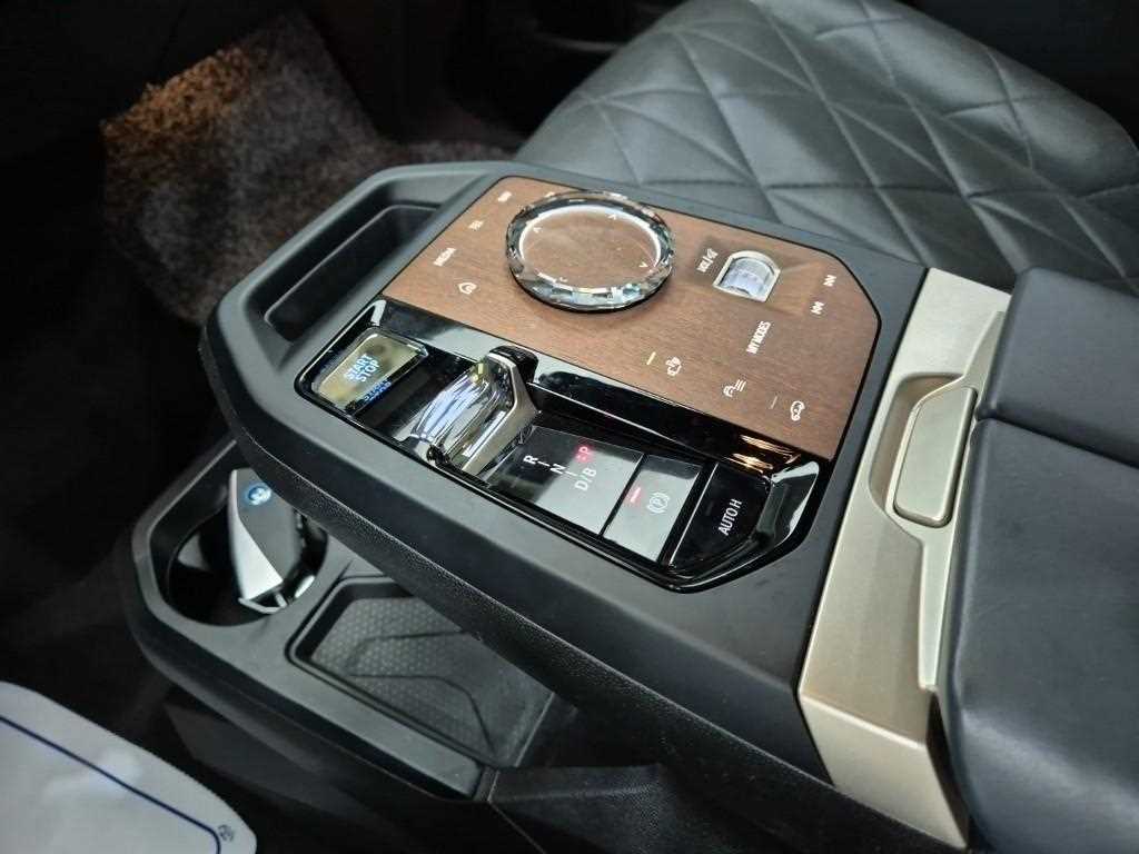 BMW iX - Vista 8