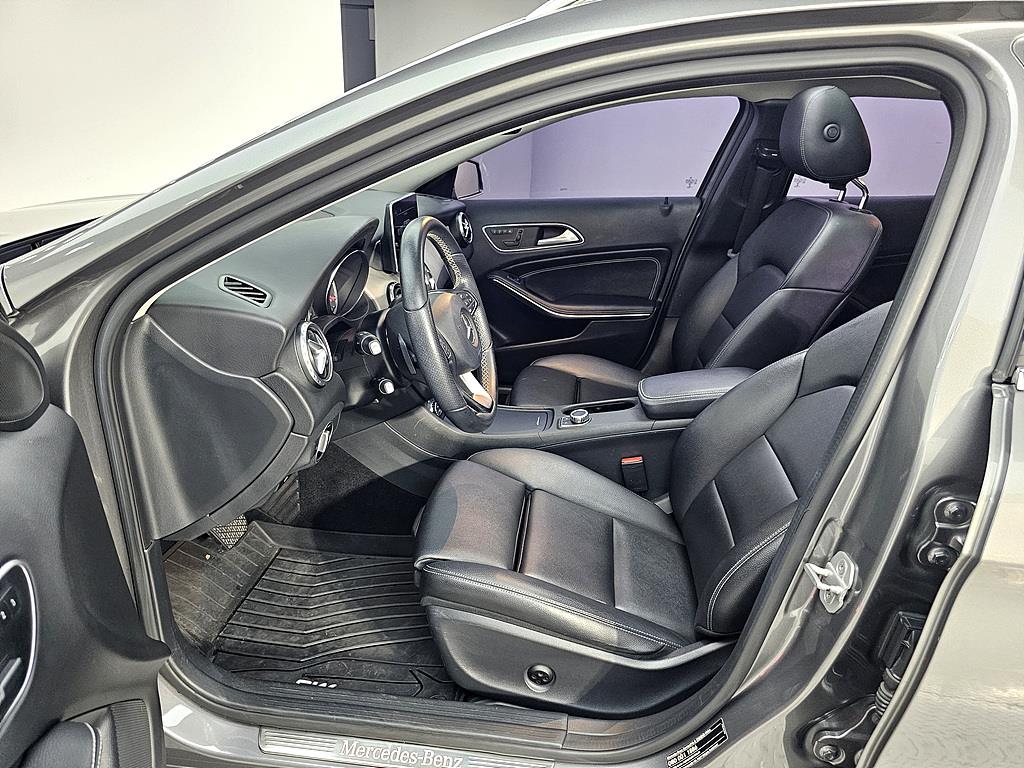 Mercedes Benz GLA Class - Vista 8