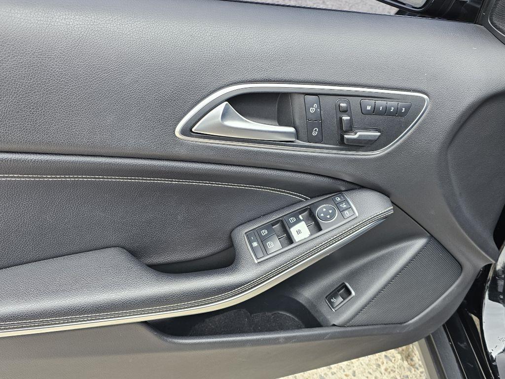 Mercedes Benz GLA Class - Vista 10