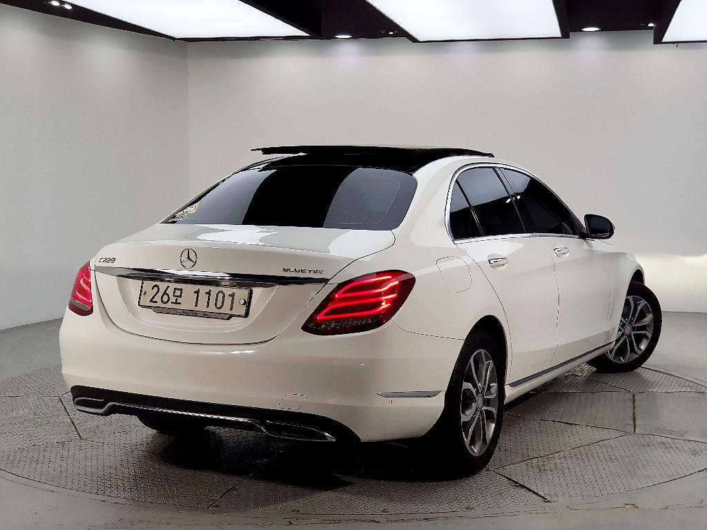 Mercedes Benz C Class - Vista 4