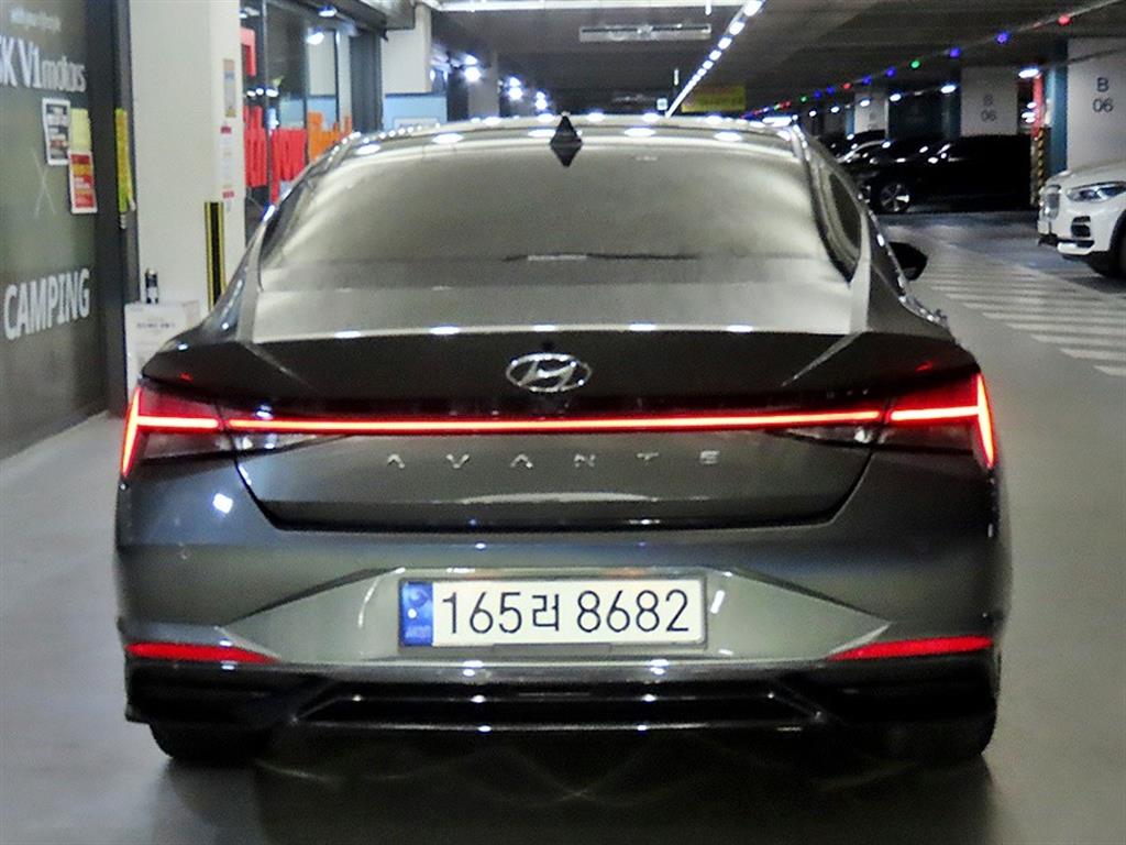 HYUNDAI Avante - Vista 5