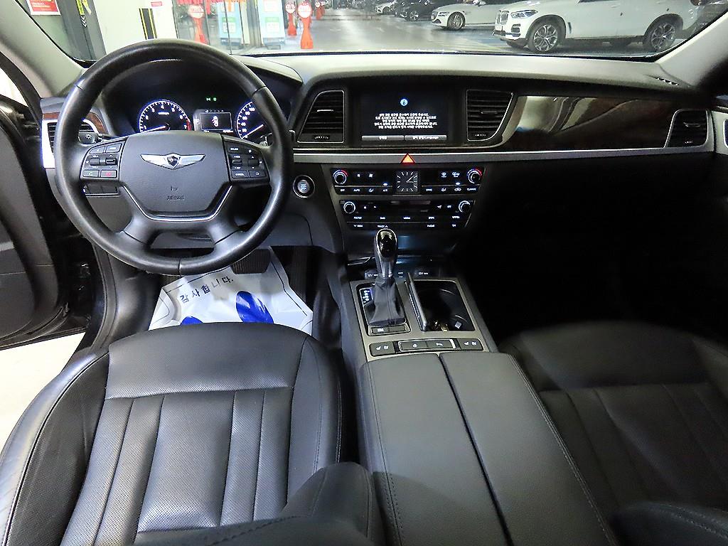 HYUNDAI Genesis - Vista 10