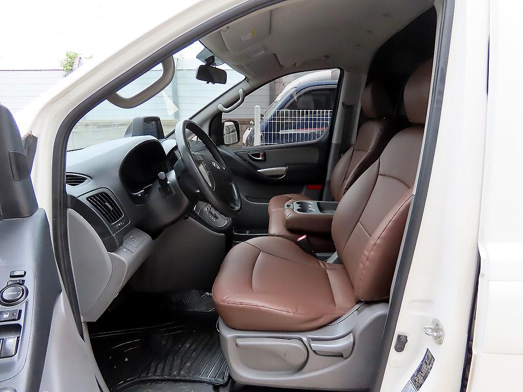HYUNDAI Starex - Vista 5
