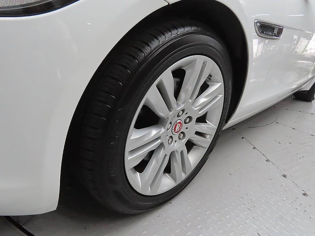 Jaguar XF - Vista 9