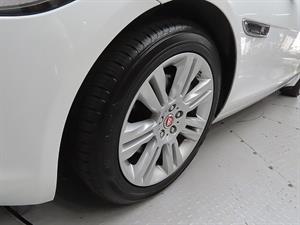 Jaguar XF - Vista 10