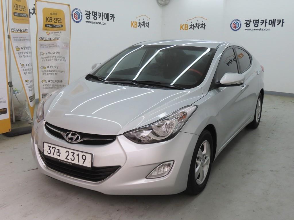 HYUNDAI Avante - Vista 2