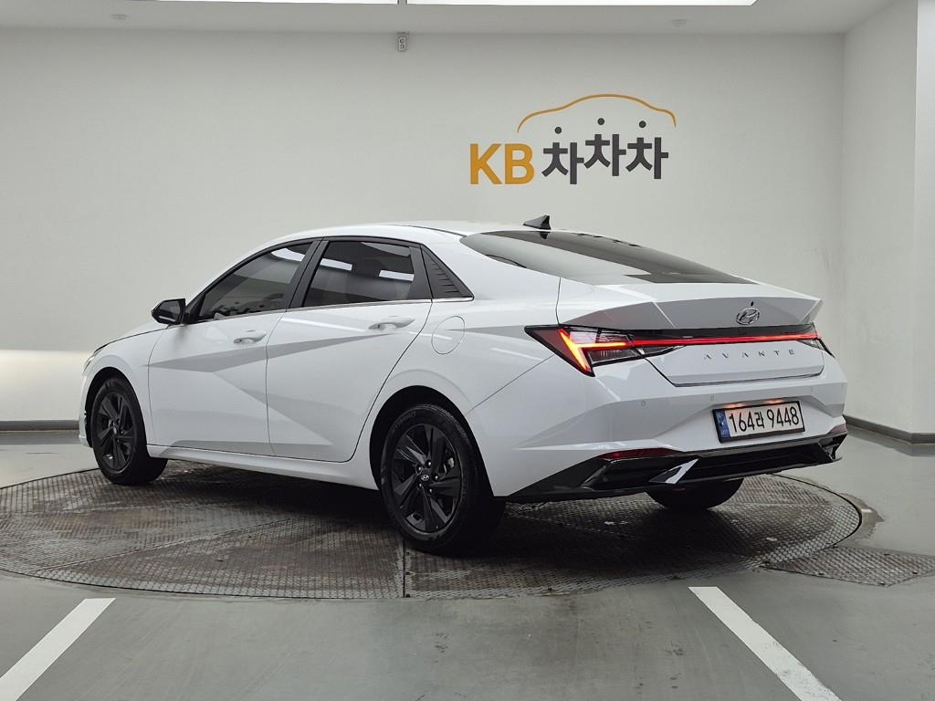 HYUNDAI Avante - Vista 3