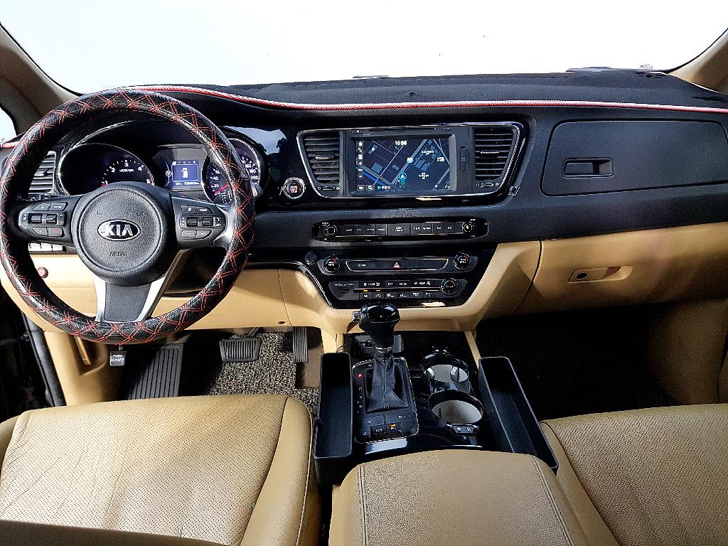 KIA Carnival - Vista 5