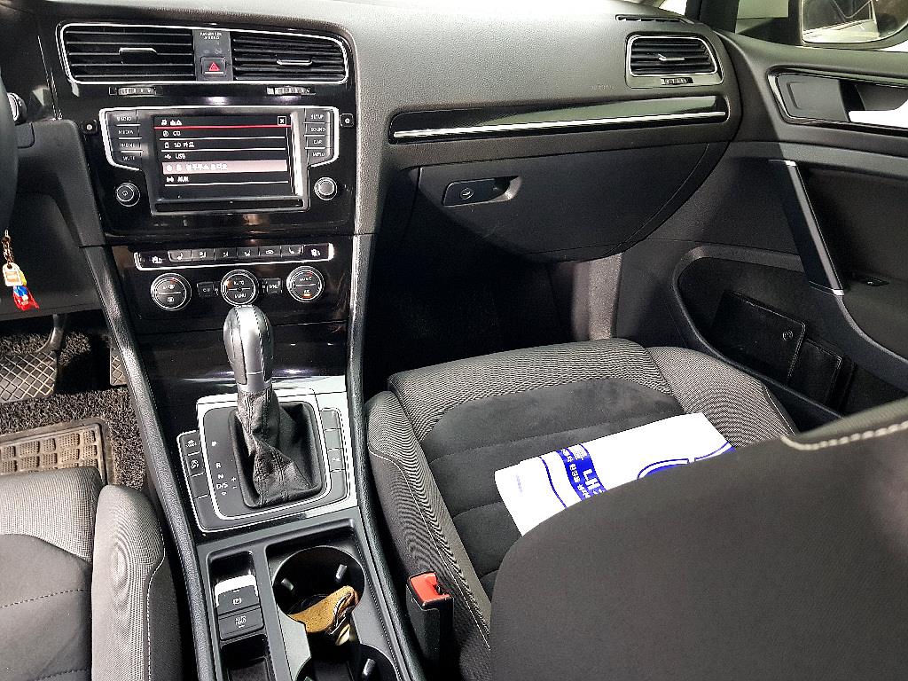 Volkswagen Golf - Vista 10