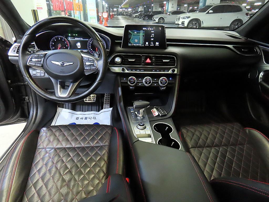 Genesis G70 - Vista 10