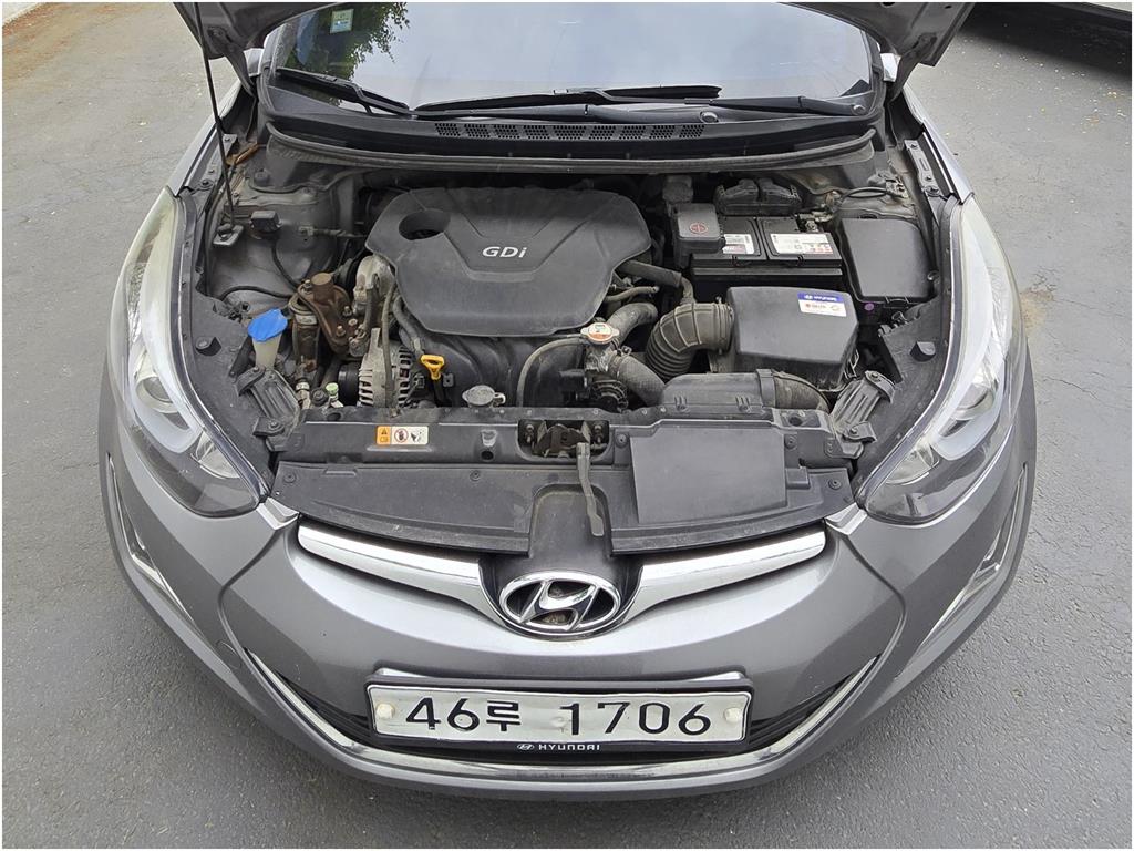 HYUNDAI Avante - Vista 6