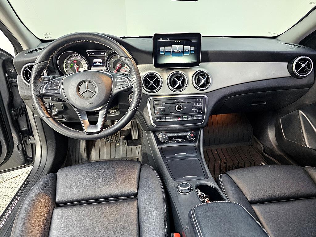 Mercedes Benz GLA Class - Vista 5