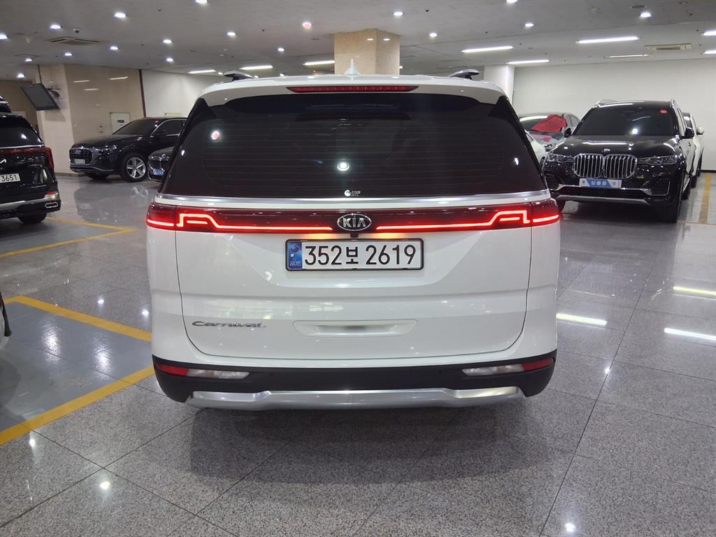 KIA Carnival - Vista 3