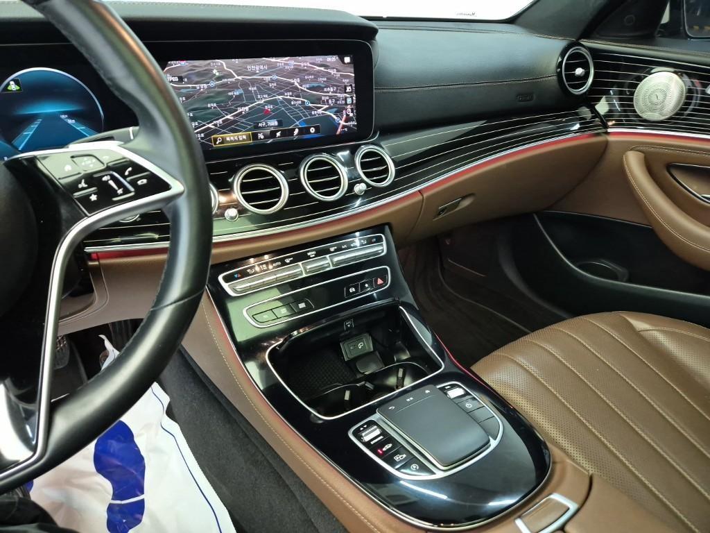 Mercedes Benz E class - Vista 10