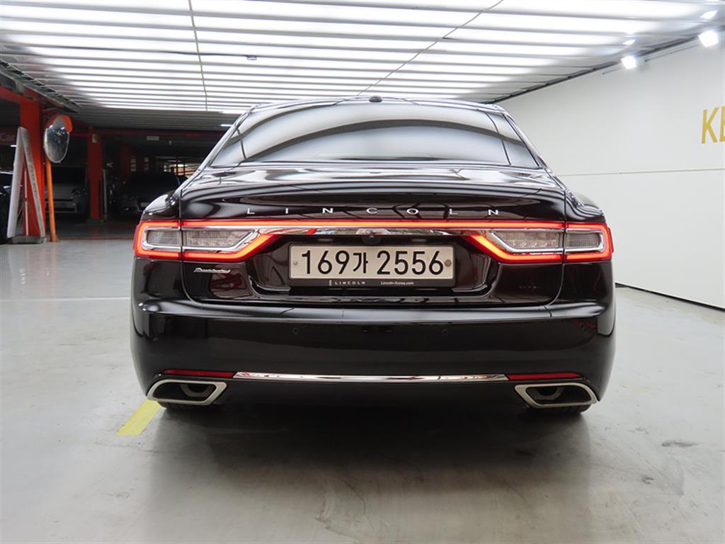 Lincoln Continental - Vista 3