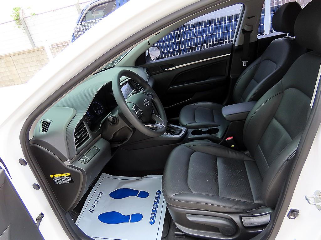 HYUNDAI Avante - Vista 5