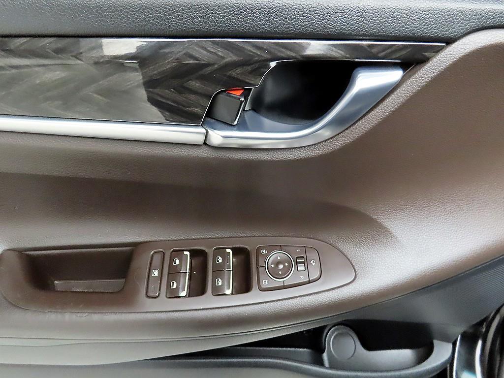 HYUNDAI Grandeur - Vista 11