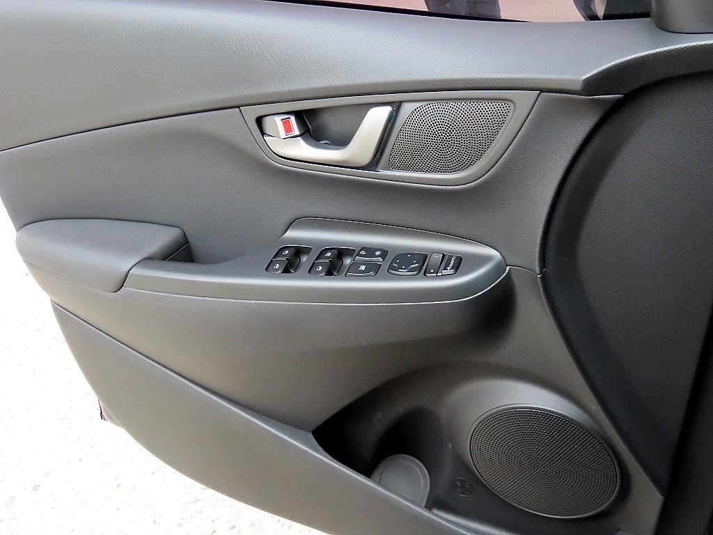 HYUNDAI Kona - Vista 11