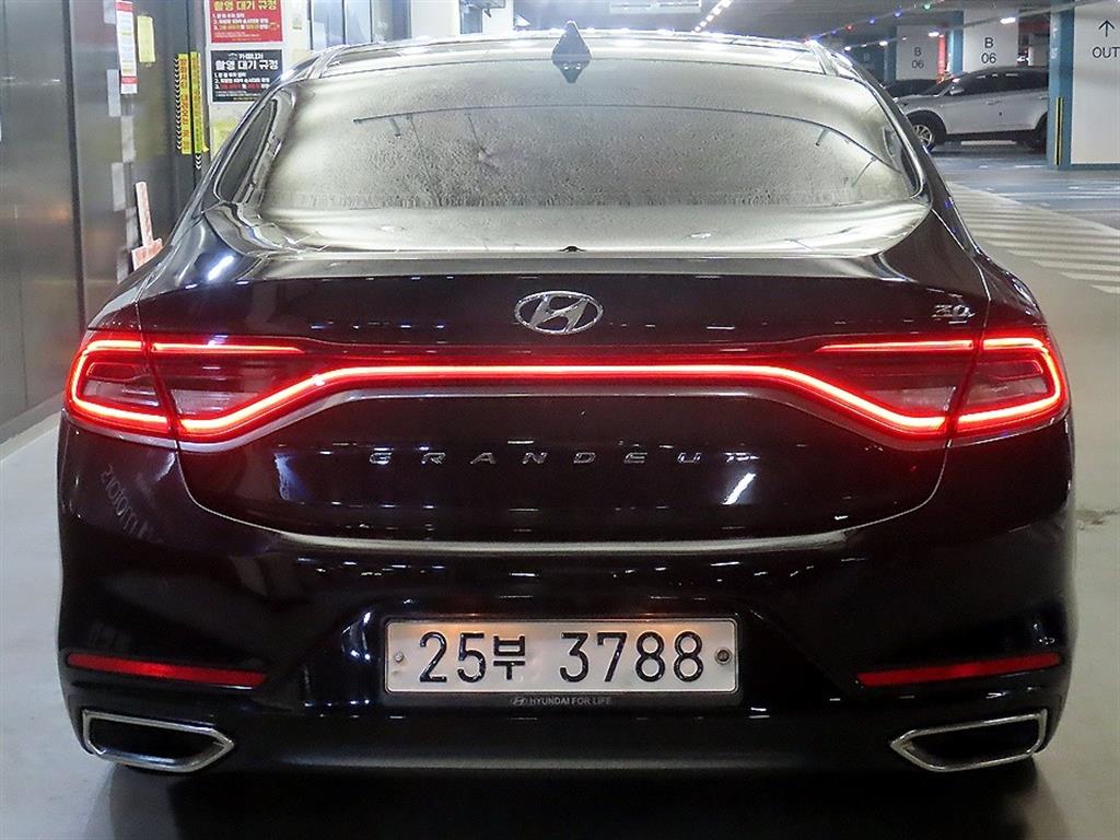 HYUNDAI Grandeur - Vista 5