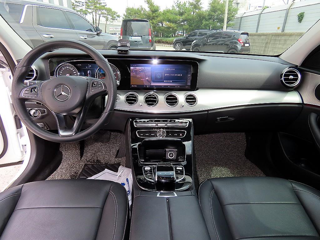 Mercedes Benz E class - Vista 7