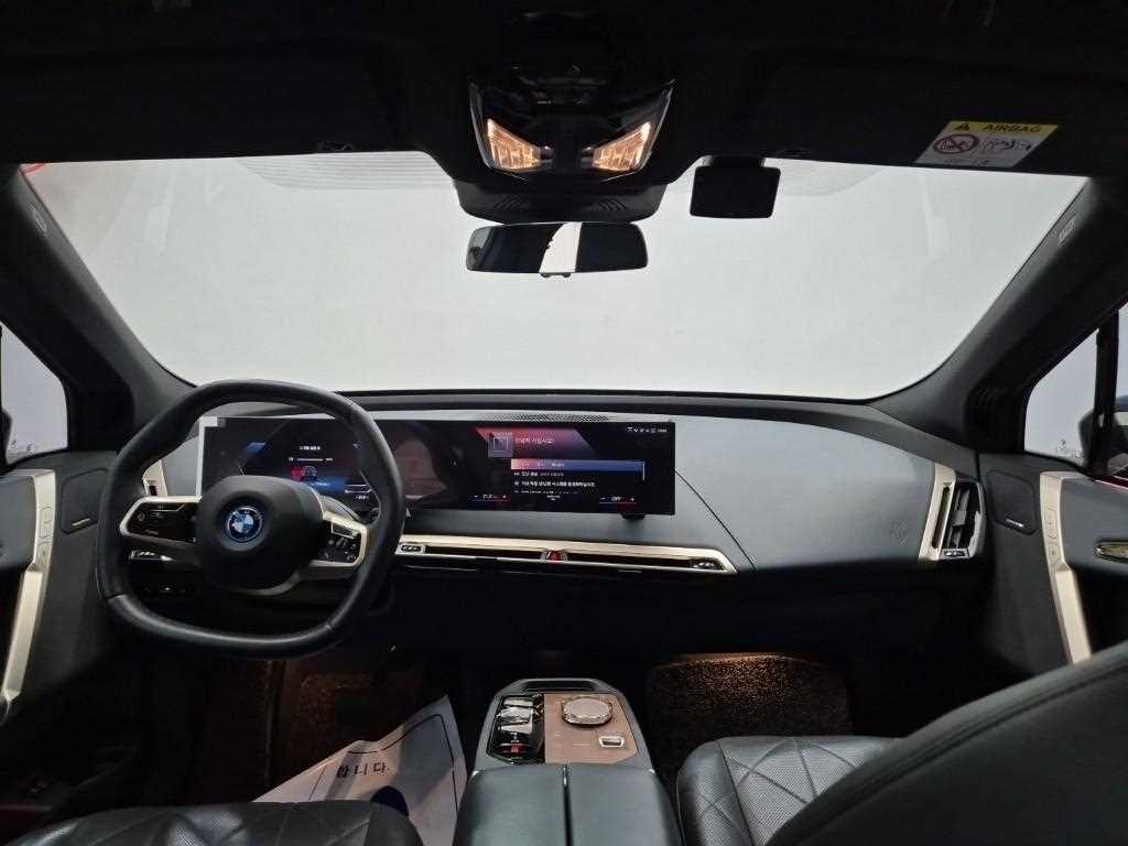 BMW iX - Vista 7