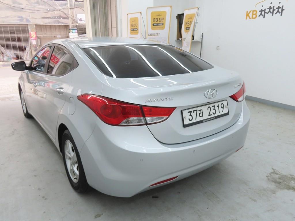 HYUNDAI Avante - Vista 4