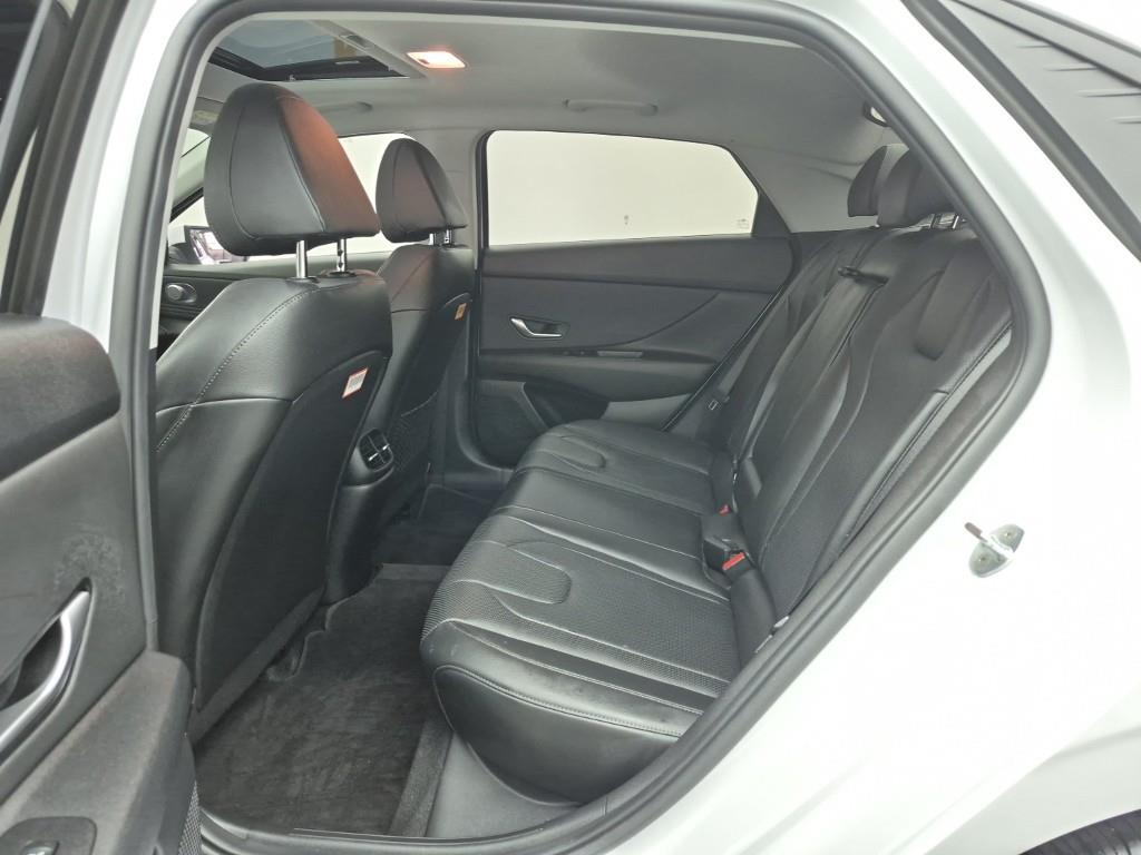 HYUNDAI Avante - Vista 12