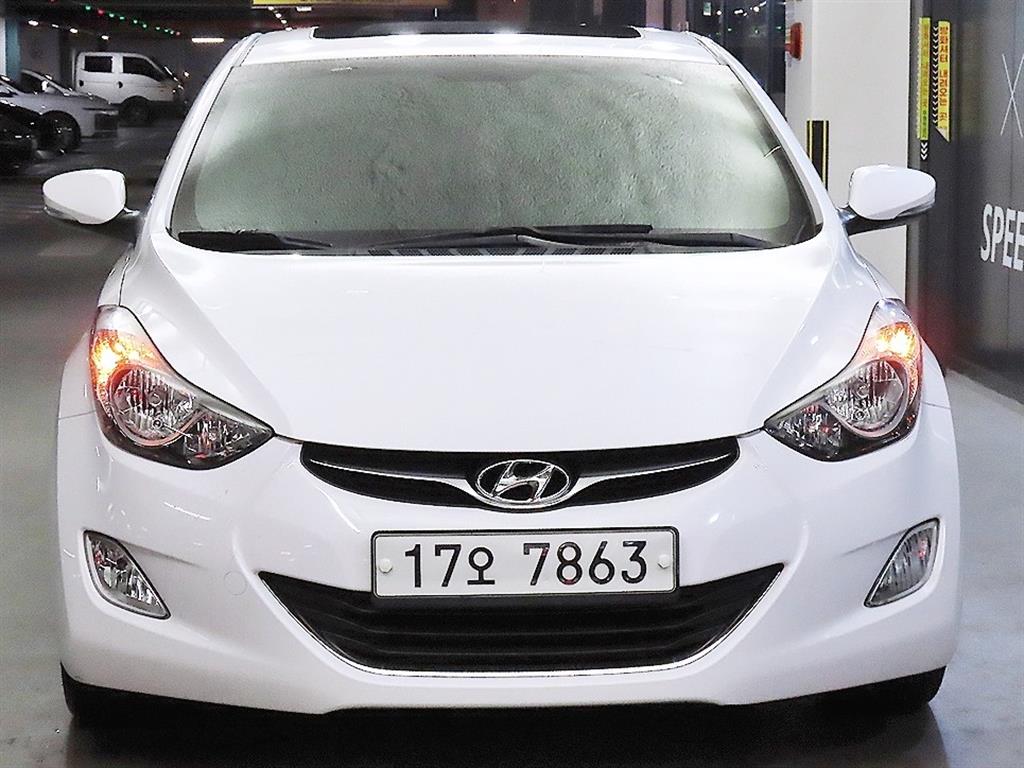 HYUNDAI Avante - Vista 2