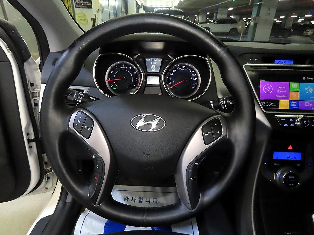 HYUNDAI Avante - Vista 8