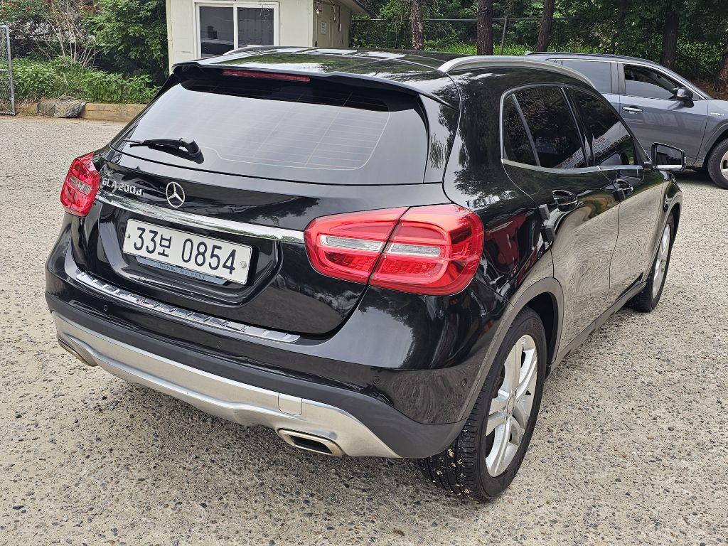Mercedes Benz GLA Class - Vista 4