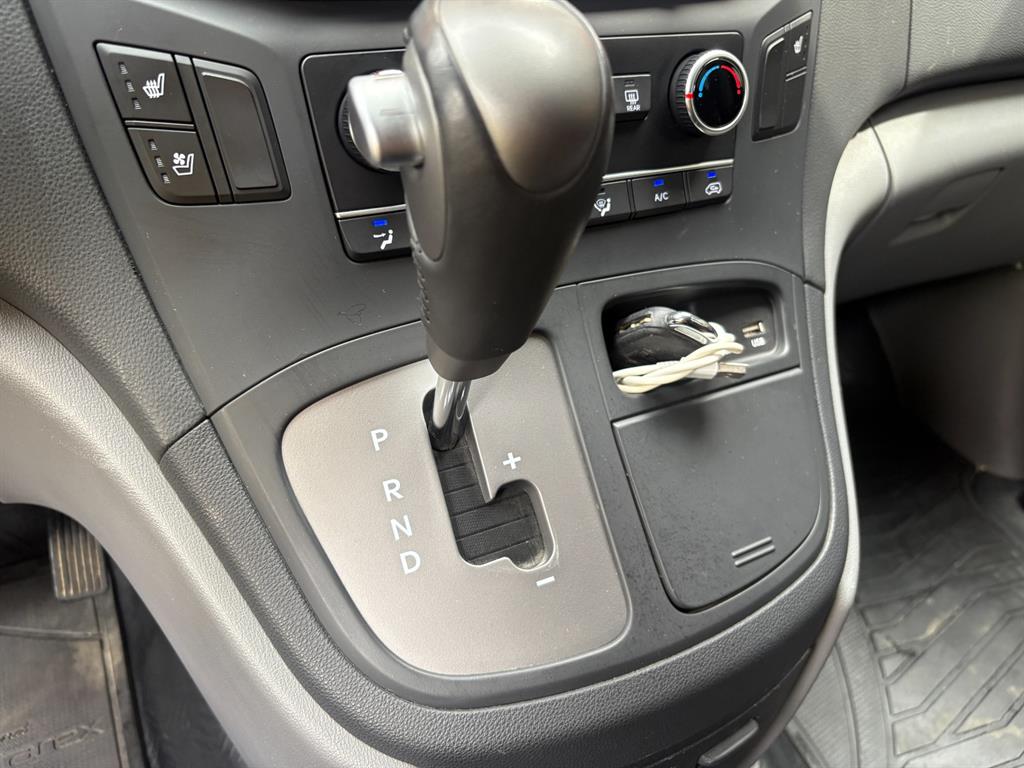 HYUNDAI Starex - Vista 9