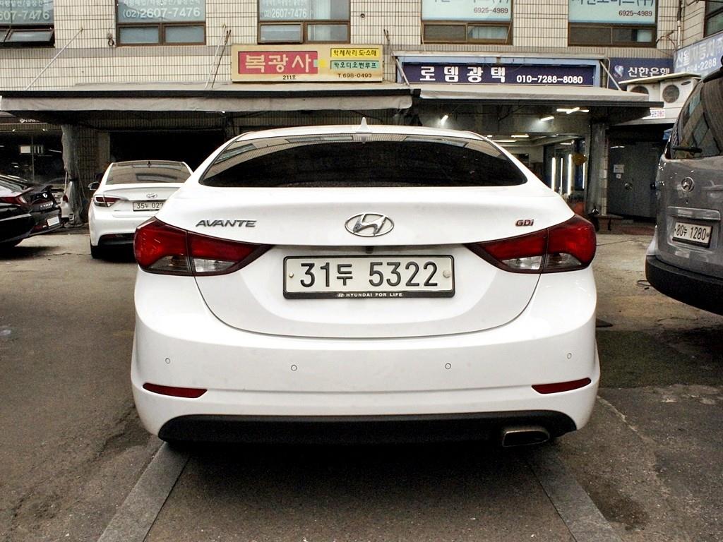 HYUNDAI Avante - Vista 4