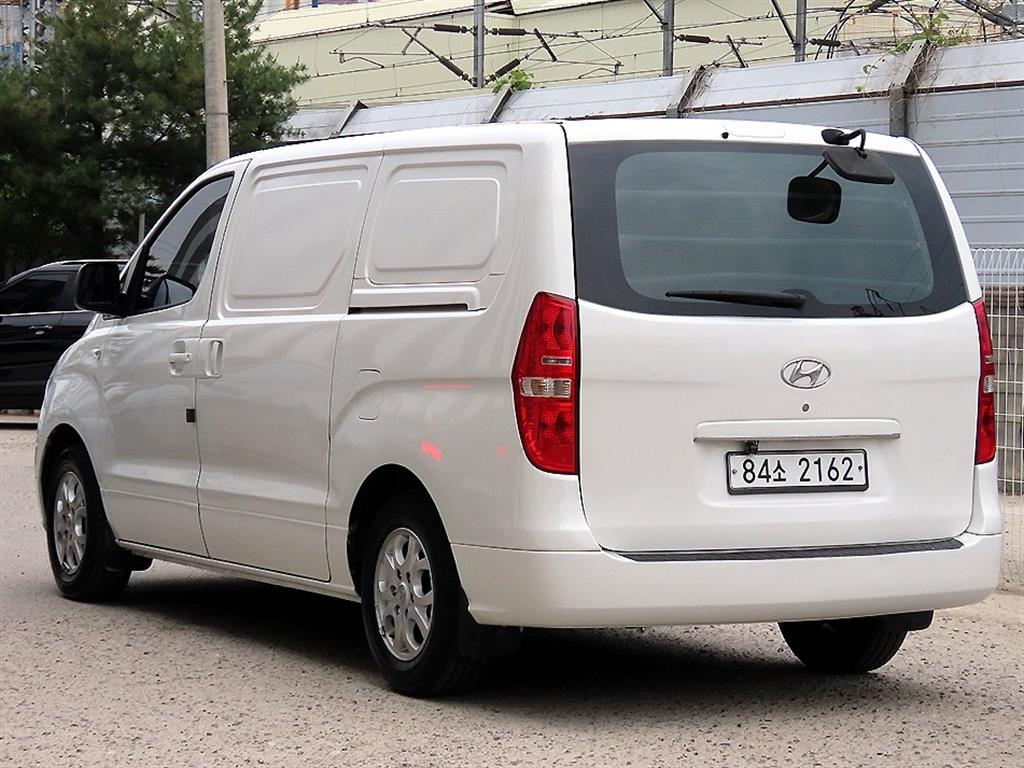 HYUNDAI Starex - Vista 3