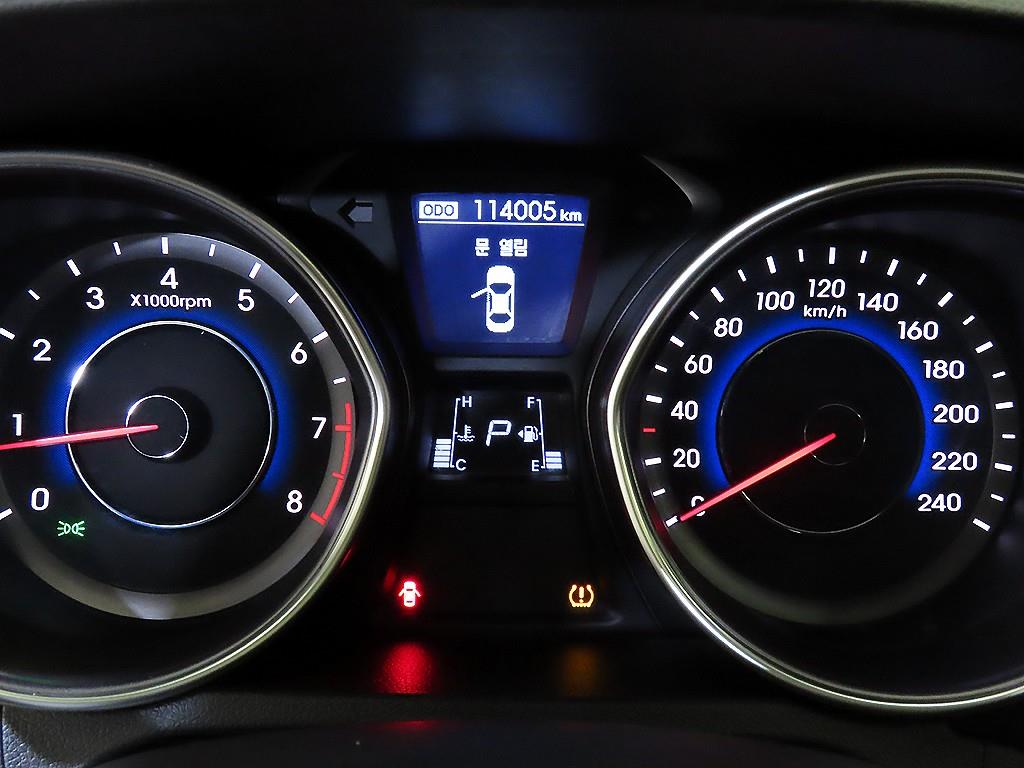 HYUNDAI Avante - Vista 9