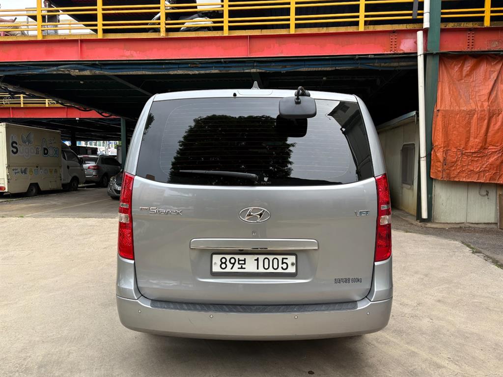 HYUNDAI Starex - Vista 4
