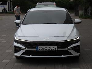 HYUNDAI Avante - Vista 2