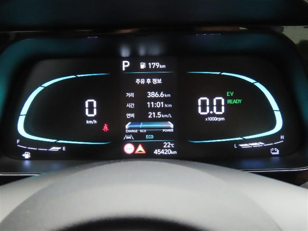 HYUNDAI Avante - Vista 9