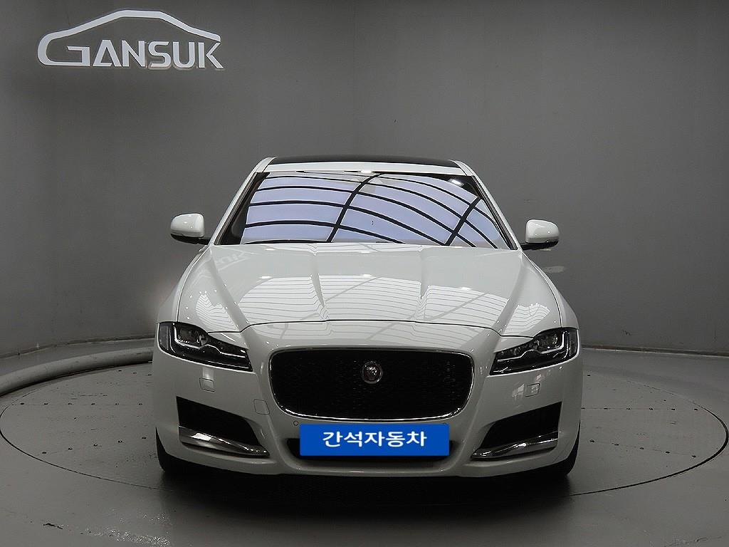 Jaguar XF 2017 Blanco - Importación desde Corea - HF Imports Iquique - Foto 1