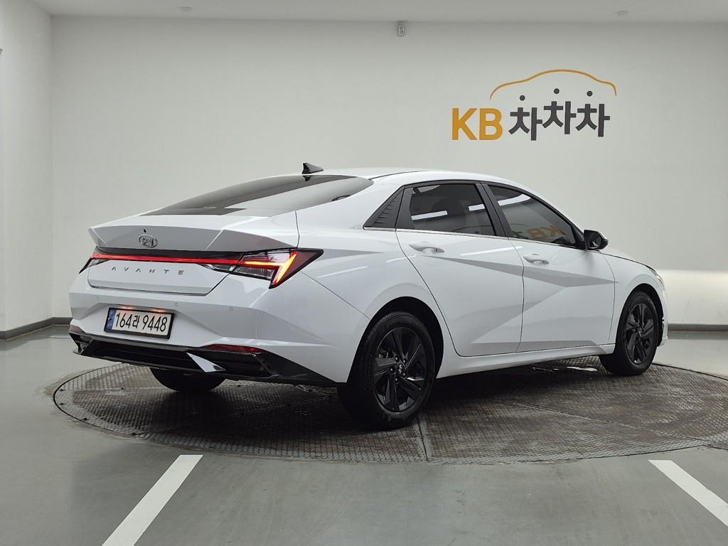 HYUNDAI Avante - Vista 4