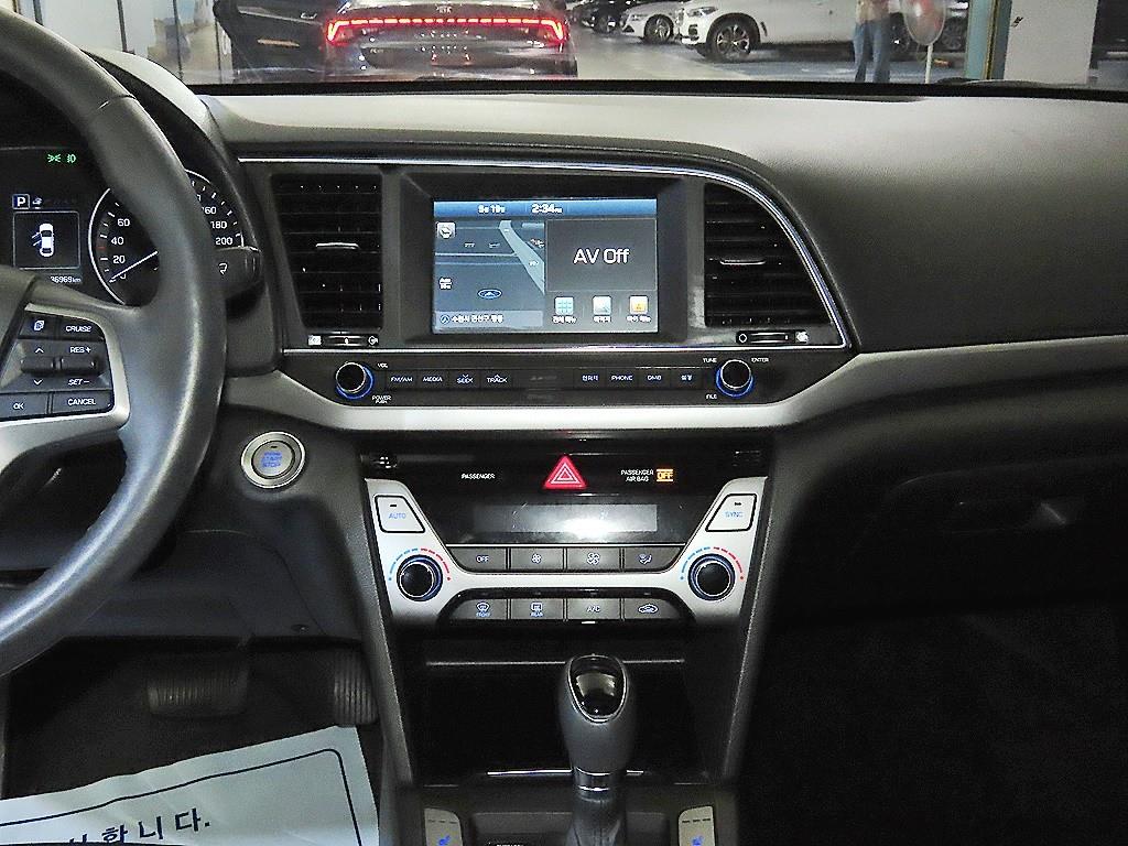 HYUNDAI Avante - Vista 11