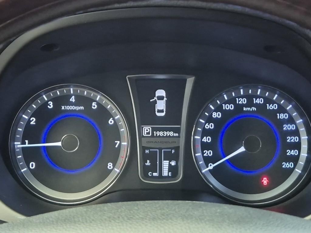HYUNDAI Grandeur - Vista 11